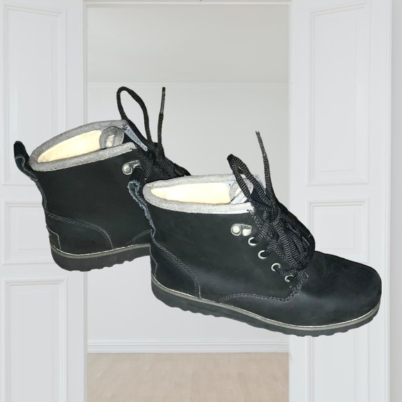 Kids Waterproof Ugg Boots Size USA 4 - Picture 2 of 5